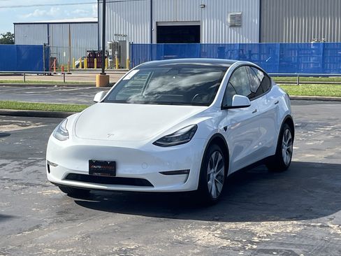 Used 2022 Tesla Model Y Long Range AWD/4WD image 3