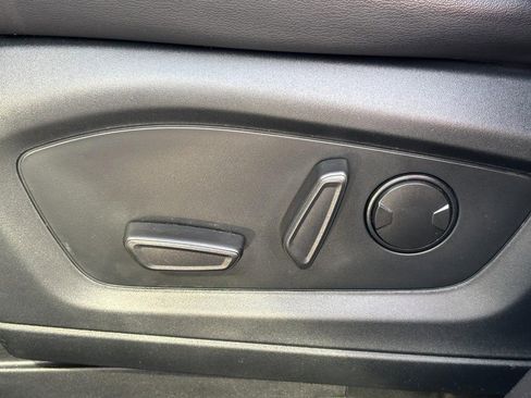 Used 2023 Ford Explorer XLT w/ Equipment Group 202A image 33