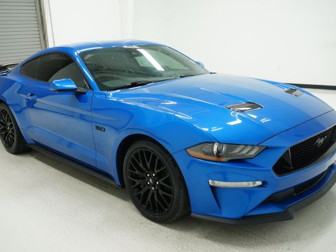 Used 2020 Ford Mustang GT Premium w/ GT Performance Package RWD image 3