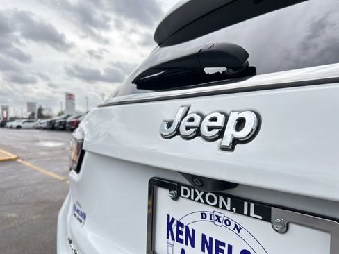 Used 2023 Jeep Compass Latitude AWD/4WD image 11