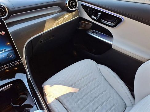 Used 2024 Mercedes-Benz GLC 300 4MATIC image 18