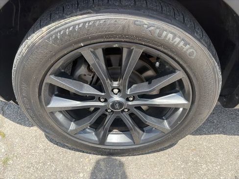 Used 2018 Ford Explorer XLT w/ Equipment Group 202A FWD image 10