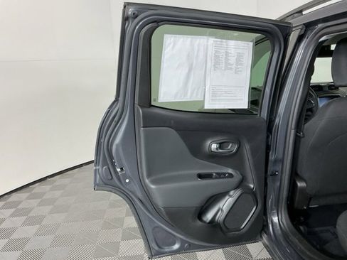 Used 2022 Jeep Renegade Latitude image 25