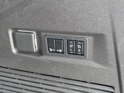 Used 2021 Chevrolet Tahoe Z71 w/ Z71 Off-Road Package image 13