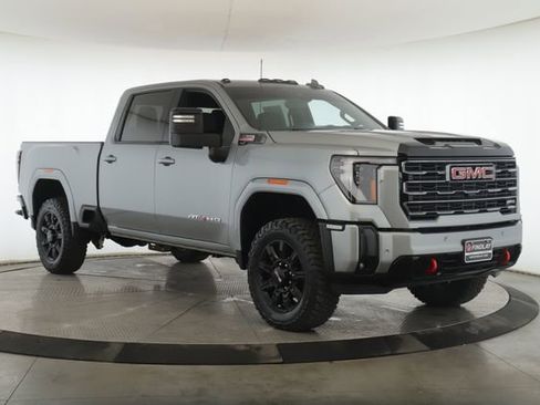Used 2025 GMC Sierra 2500 AT4 w/ Technology Package image 2