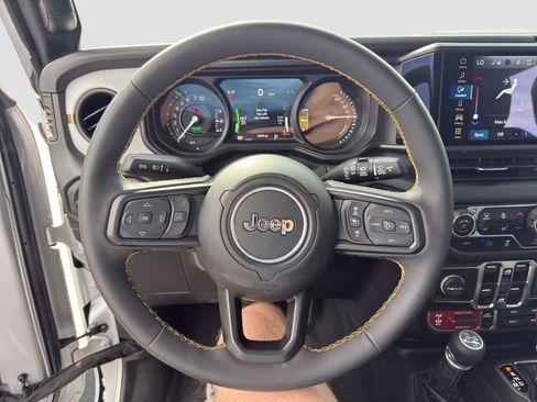 Used 2024 Jeep Wrangler Unlimited AWD/4WD image 10