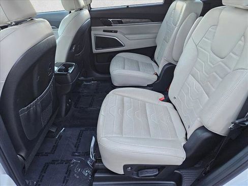 Used 2020 Kia Telluride SX w/ SX Prestige Package image 18