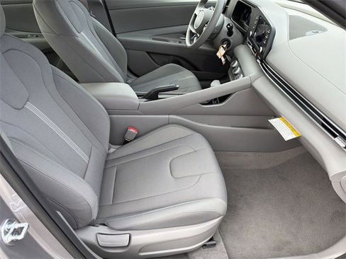 New 2026 Hyundai Elantra SE image 13