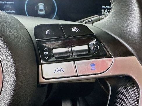 Used 2025 Hyundai Elantra Limited FWD image 23