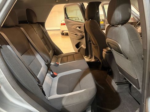 Used 2025 Chevrolet TrailBlazer LT FWD image 36
