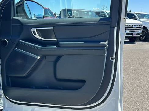 New 2026 Ford Expedition Platinum w/ Stealth Performance Package AWD/4WD image 9
