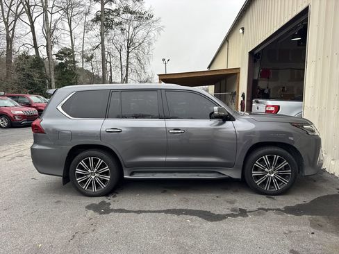 Used 2018 Lexus LX 570 4WD w/ Luxury Package image 2
