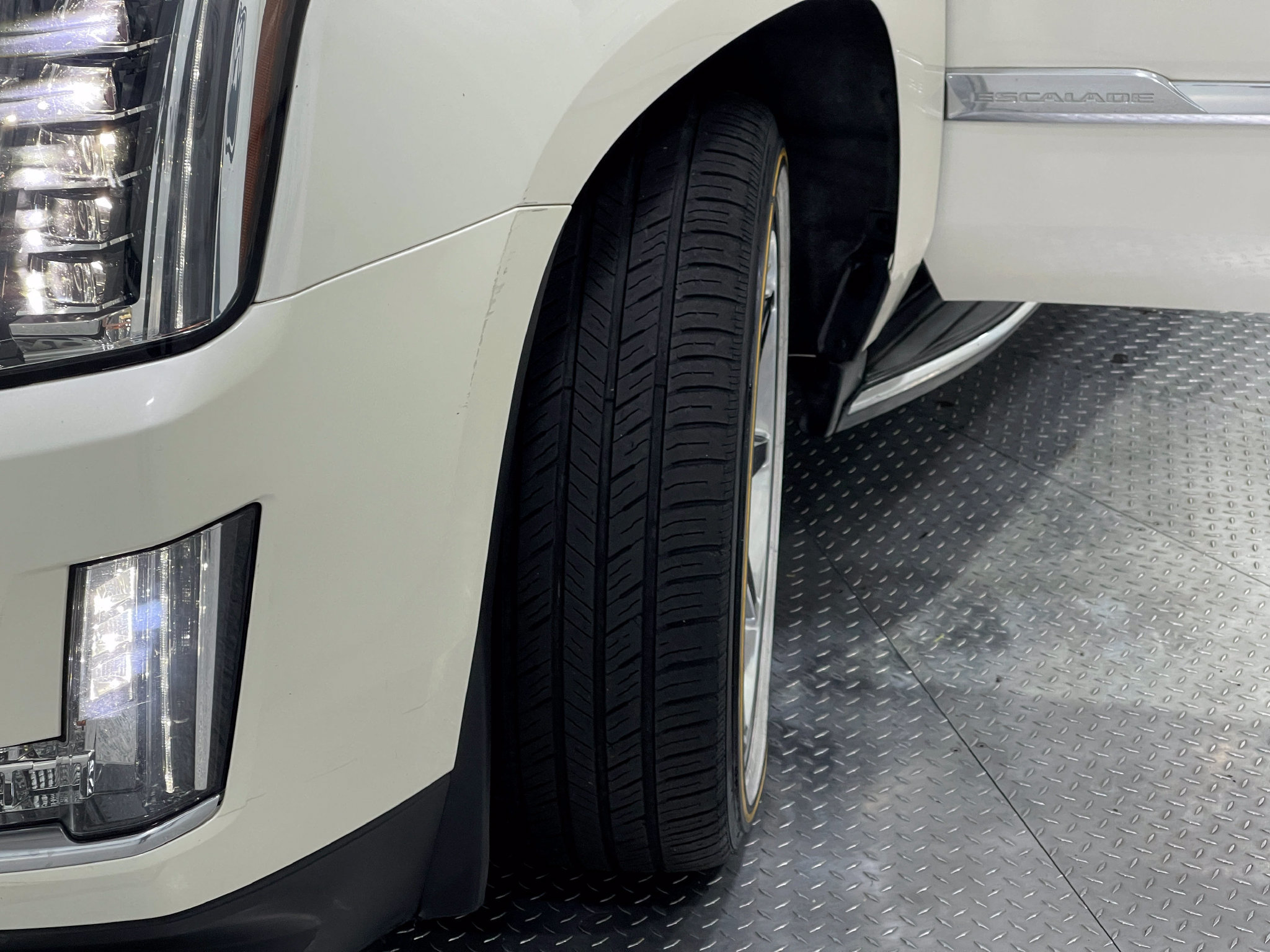 Used 2015 Cadillac Escalade Premium AWD/4WD image 38