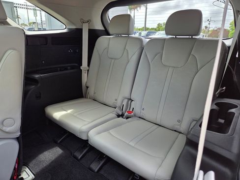 Used 2025 Kia Sorento EX w/ Panoramic Sunroof Package image 18