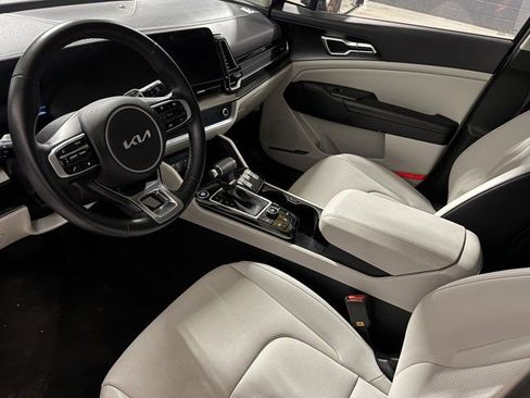 Used 2024 Kia Sportage EX image 19