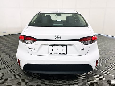 Used 2025 Toyota Corolla LE FWD image 4