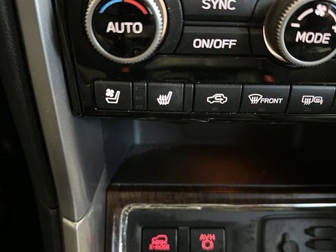 Used 2022 Subaru Ascent Touring image 8