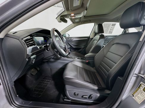 Used 2024 Volkswagen Jetta SE image 13