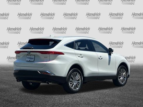 Used 2023 Toyota Venza XLE AWD/4WD image 5
