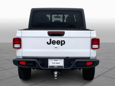 Used 2022 Jeep Gladiator Sport image 5