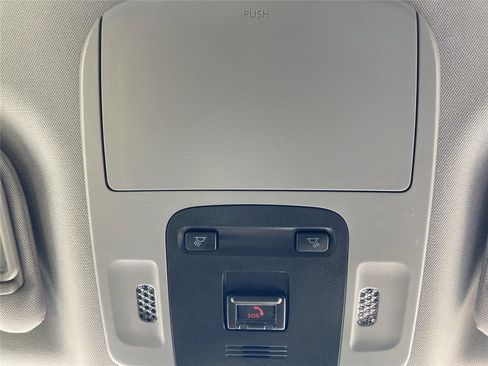 Used 2022 Toyota Camry SE image 25