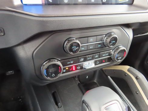 New 2025 Ford Bronco Badlands w/ Sasquatch Package image 14