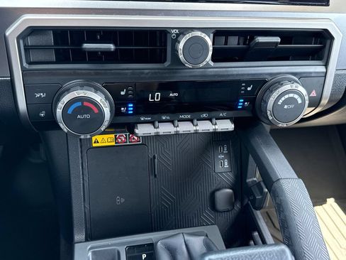 Used 2025 Toyota 4Runner TRD Off-Road Premium AWD/4WD image 22