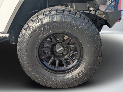 New 2025 Jeep Gladiator Sport image 9