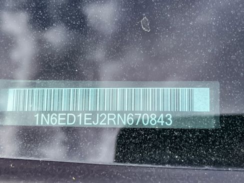 Used 2024 Nissan Frontier SV image 3