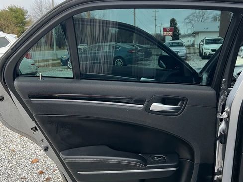 Used 2018 Chrysler 300 S image 10