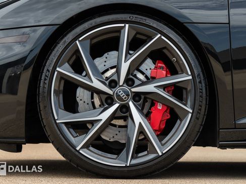 Used 2021 Audi R8 V10 w/ Premium Package RWD image 8