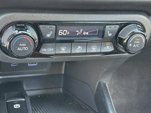 Used 2023 Nissan Kicks SR w/ SR Premium Package FWD image 27