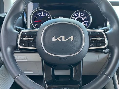 Used 2023 Kia Carnival EX FWD image 24