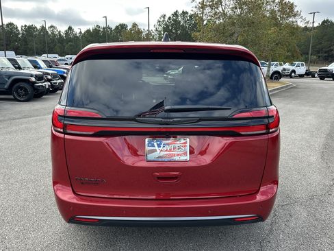 New 2026 Chrysler Pacifica Select image 6