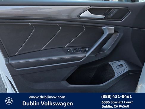 Used 2024 Volkswagen Tiguan SE image 10