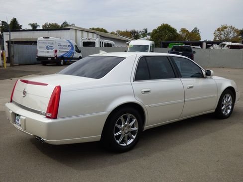 Used 2011 Cadillac DTS Luxury FWD image 3