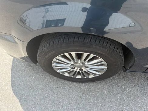 Used 2014 Chrysler Town & Country Touring-L w/ Driver Convenience Group FWD image 10