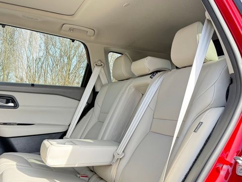 Used 2023 Nissan Rogue SL w/ SL Premium Package image 21