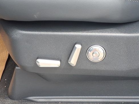 New 2026 Lincoln Navigator Reserve AWD/4WD image 18