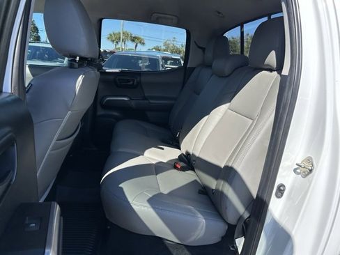 Used 2018 Toyota Tacoma SR5 image 15