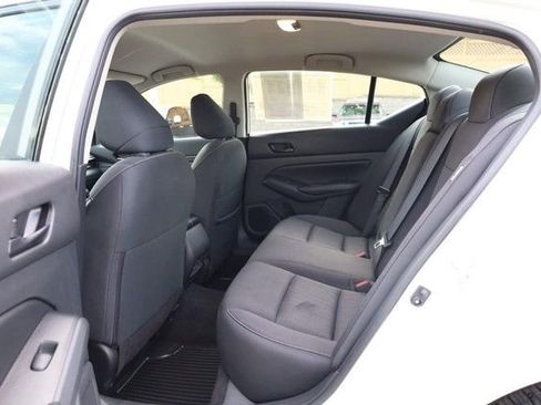 Certified 2025 Nissan Altima 2.5 SV FWD image 9