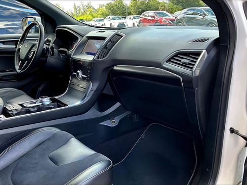 Used 2020 Ford Edge ST image 18