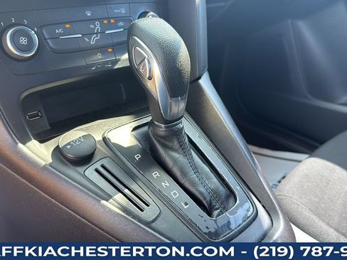 Used 2018 Ford Focus SE FWD image 30