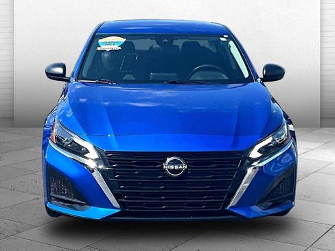Used 2025 Nissan Altima 2.5 SV FWD image 2