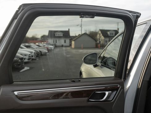 Used 2015 Porsche Macan Turbo image 10