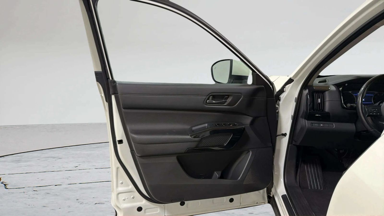 Used 2023 Nissan Pathfinder SV AWD/4WD image 36