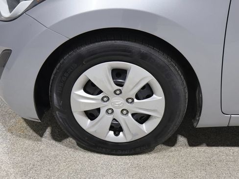 Used 2016 Hyundai Elantra SE FWD image 7