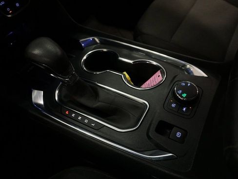 Certified 2023 Chevrolet Traverse LT w/ Rear Camera Mirror Package image 17