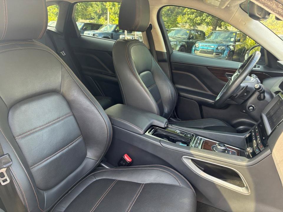 Used 2019 Jaguar F-PACE Prestige AWD/4WD image 28