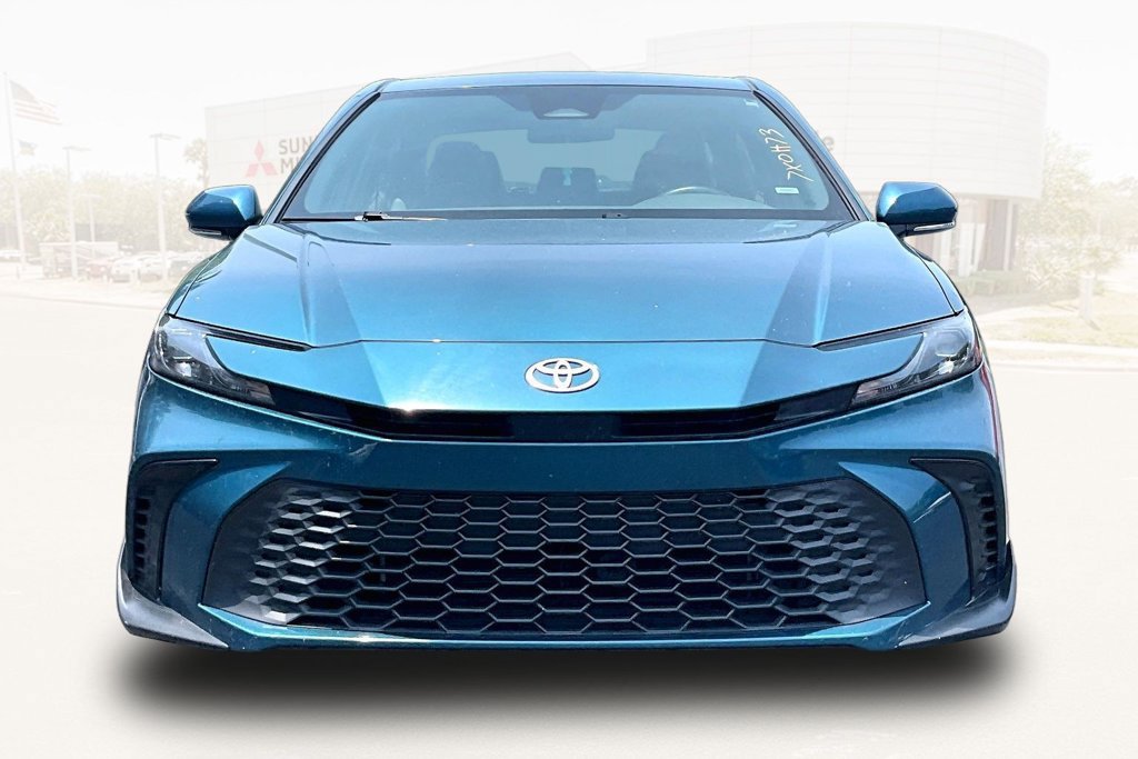 Used 2025 Toyota Camry SE FWD image 2